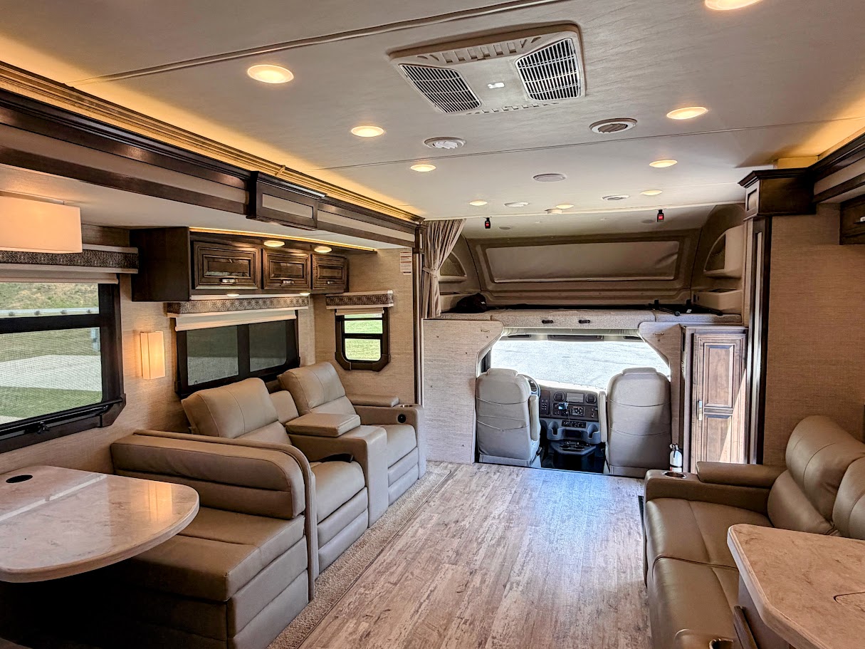 2022 JAYCO SENECA 37M - Image 31