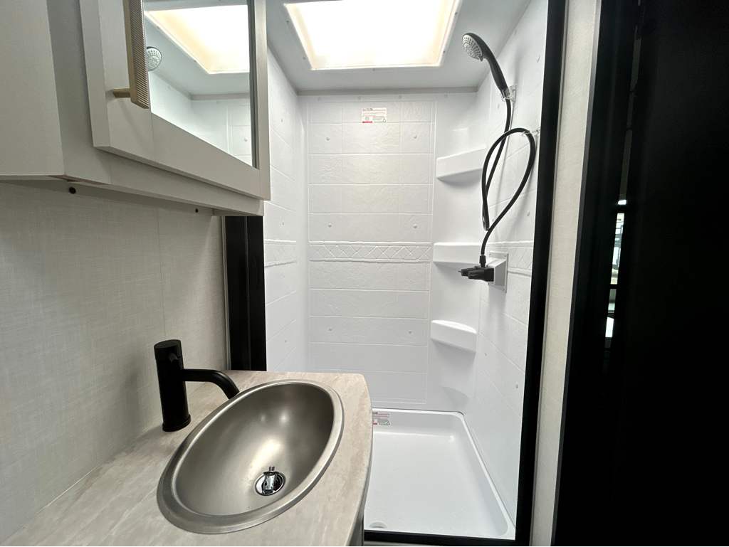 2027 VENTURE RV STRATUS 231VRK - Image 25
