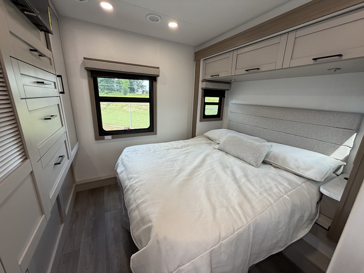2027 JAYCO GREYHAWK 29MV - Image 37
