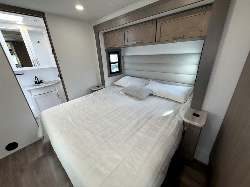 2027 ENTEGRA COACH VISION XL 36C - Image 31