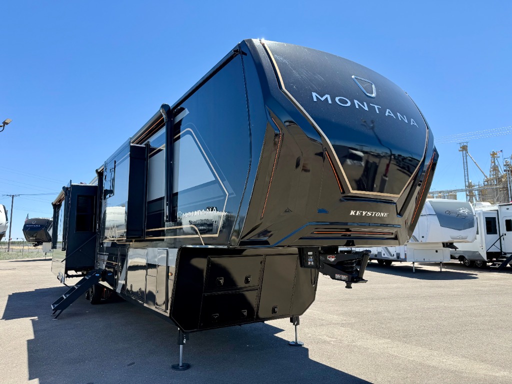 2026 Montana 3900RK - Image 2