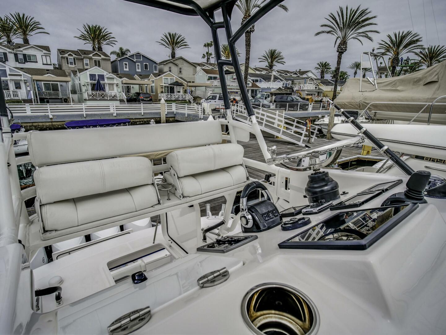 2015 Everglades 435 Center Console - Image 19