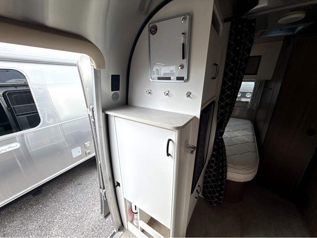 2022 AIRSTREAM CARAVEL 19CB - Image 24