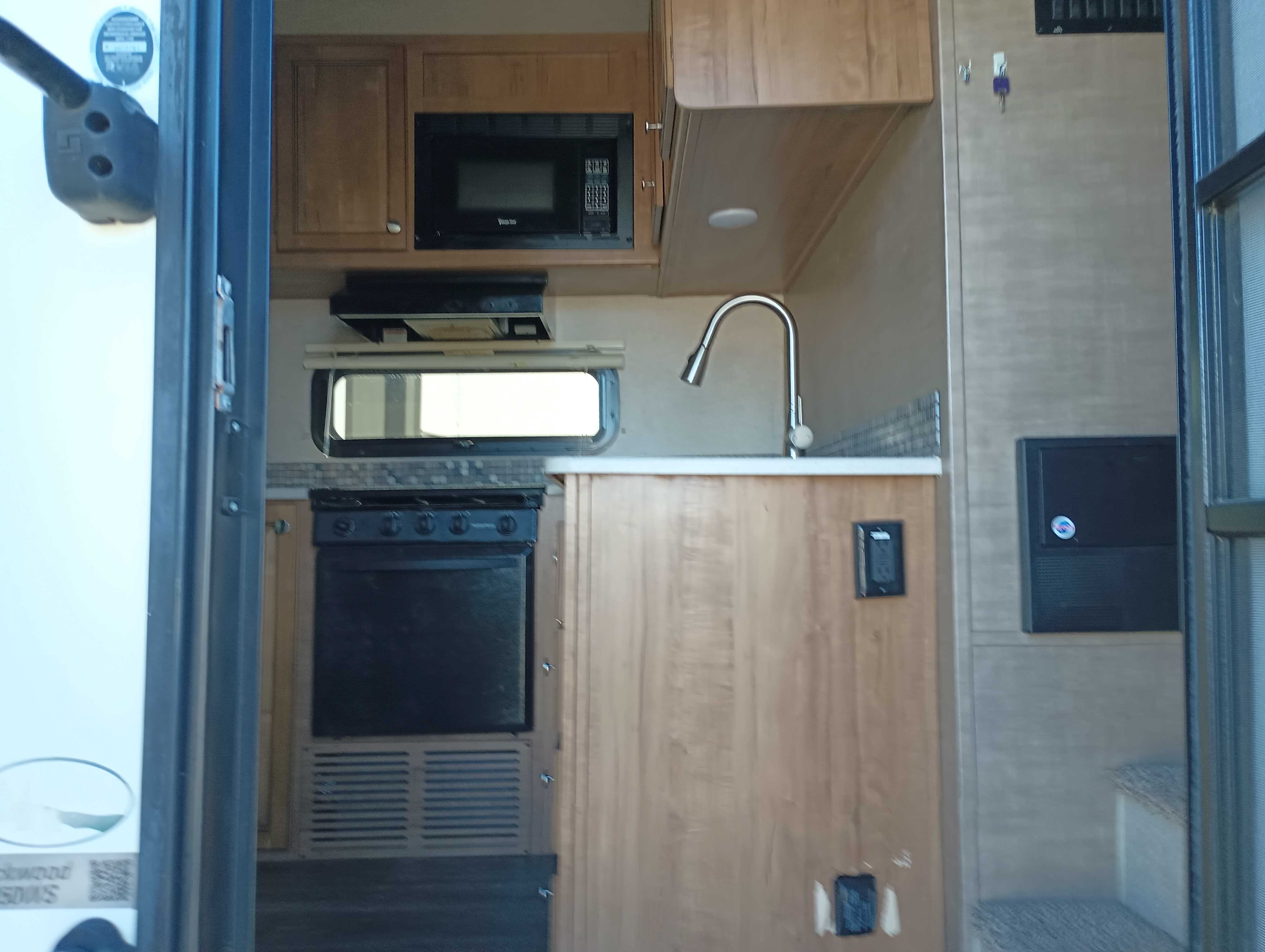 2015 Forest River Rockwood Ultra Lite 2650WS - Image 5