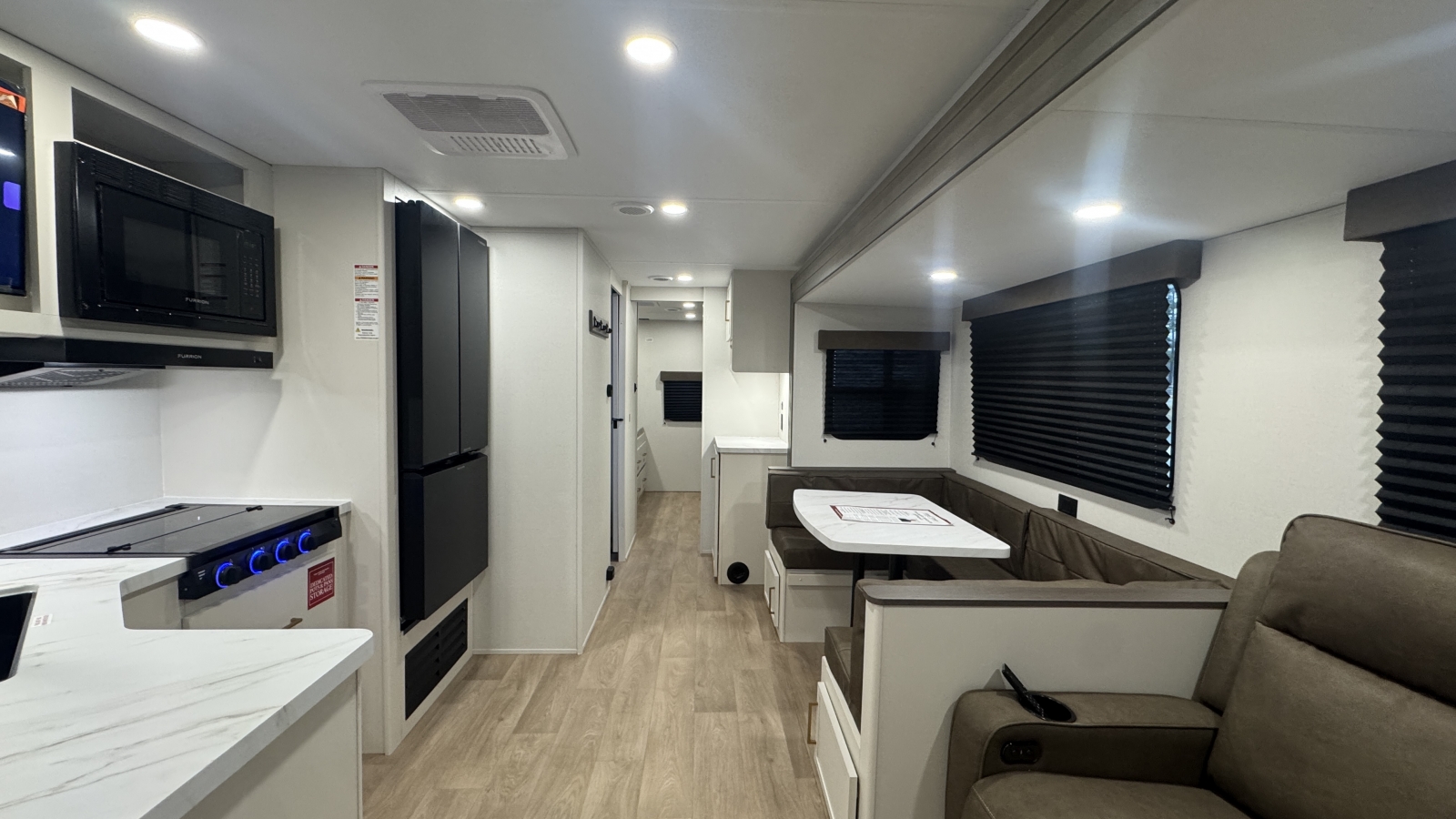 2026 Grand Design Transcend 325BHT - Image 12