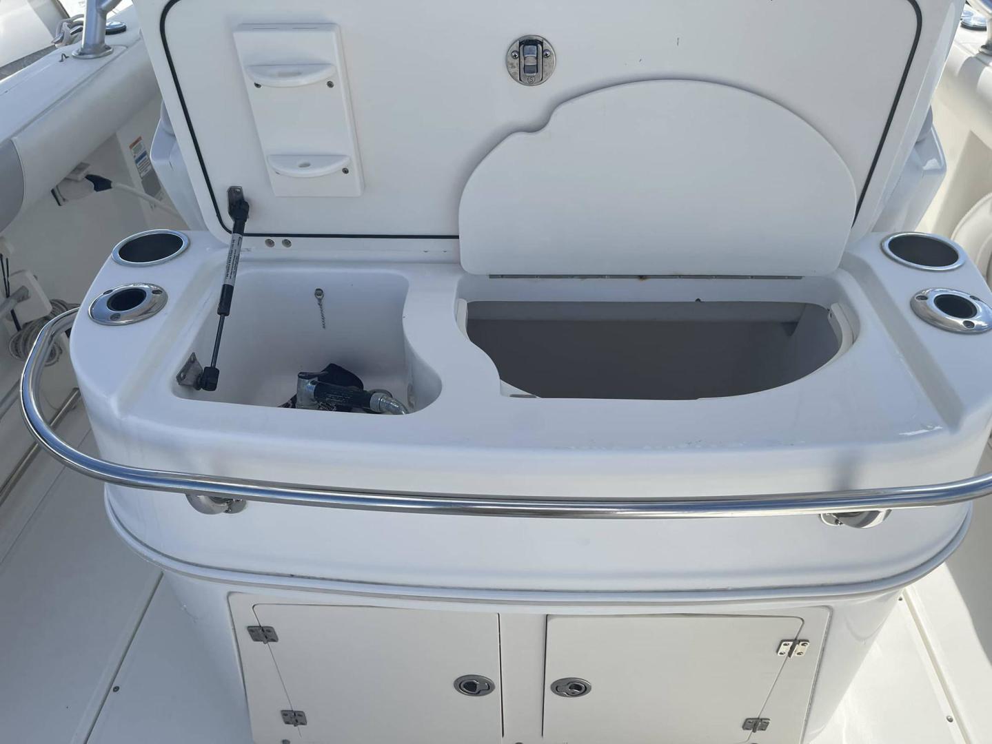 2008 Boston Whaler 320 Outrage Cuddy Cabin - Image 26