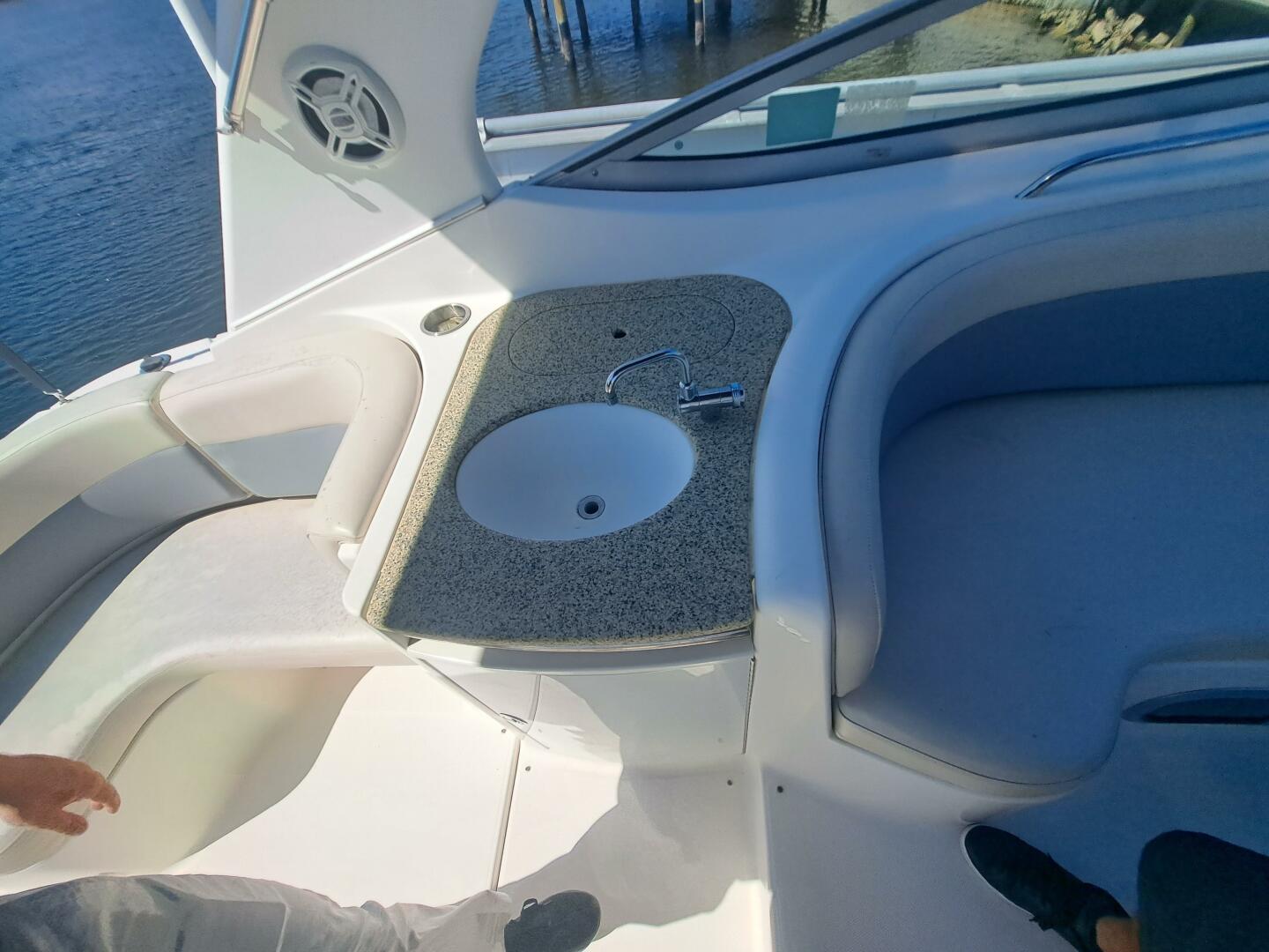 2005 Chaparral 330 Signature Cruiser - Image 8