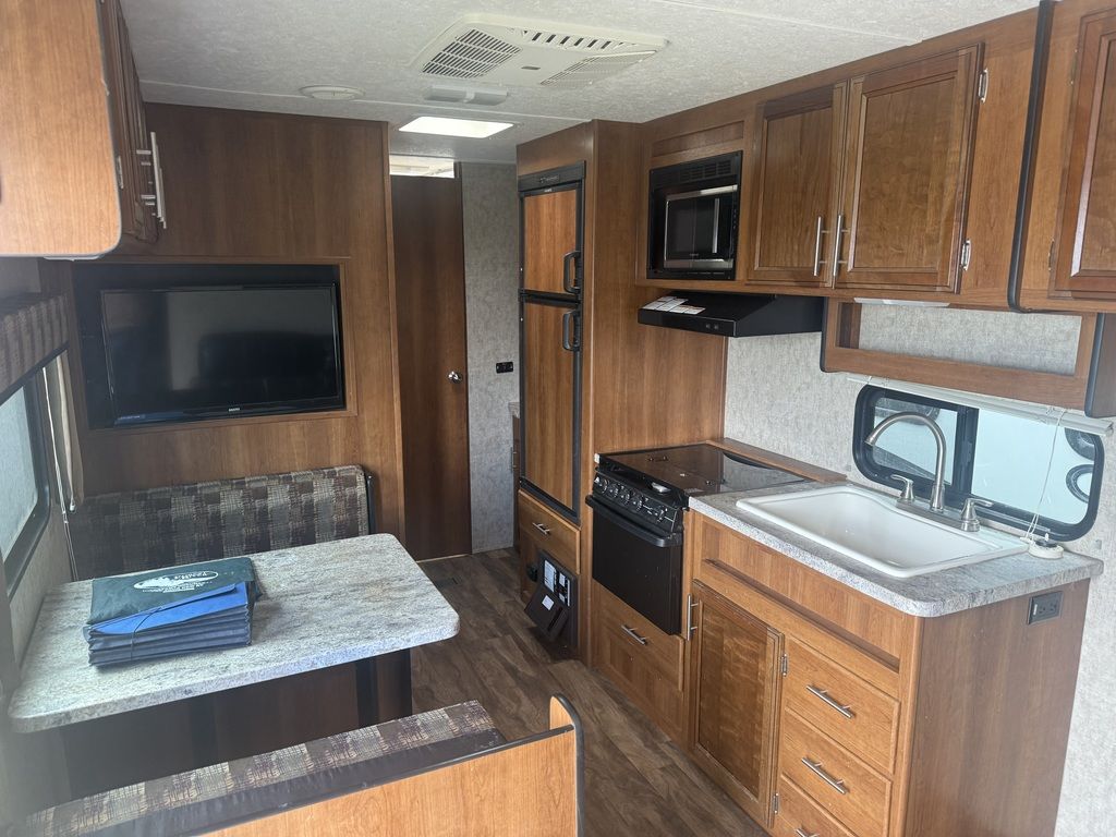 2018 Avenger 26BH - Image 6