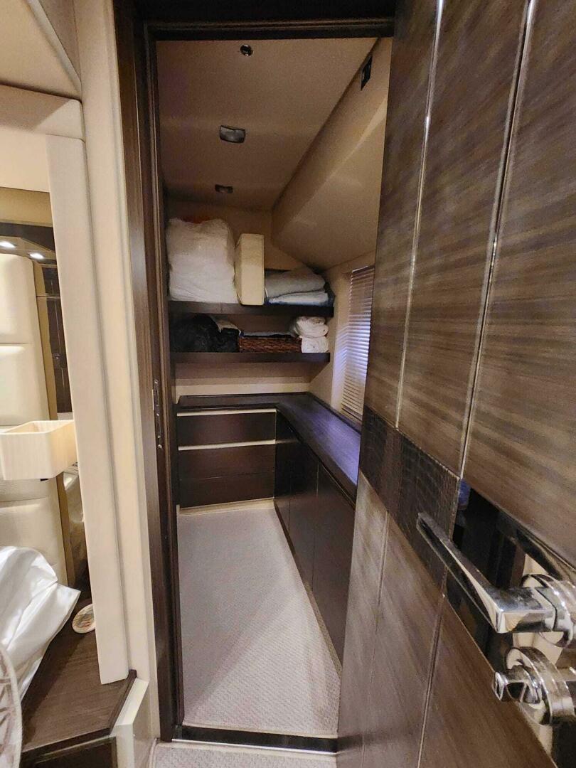 2014 Azimut Flybridge - Image 79