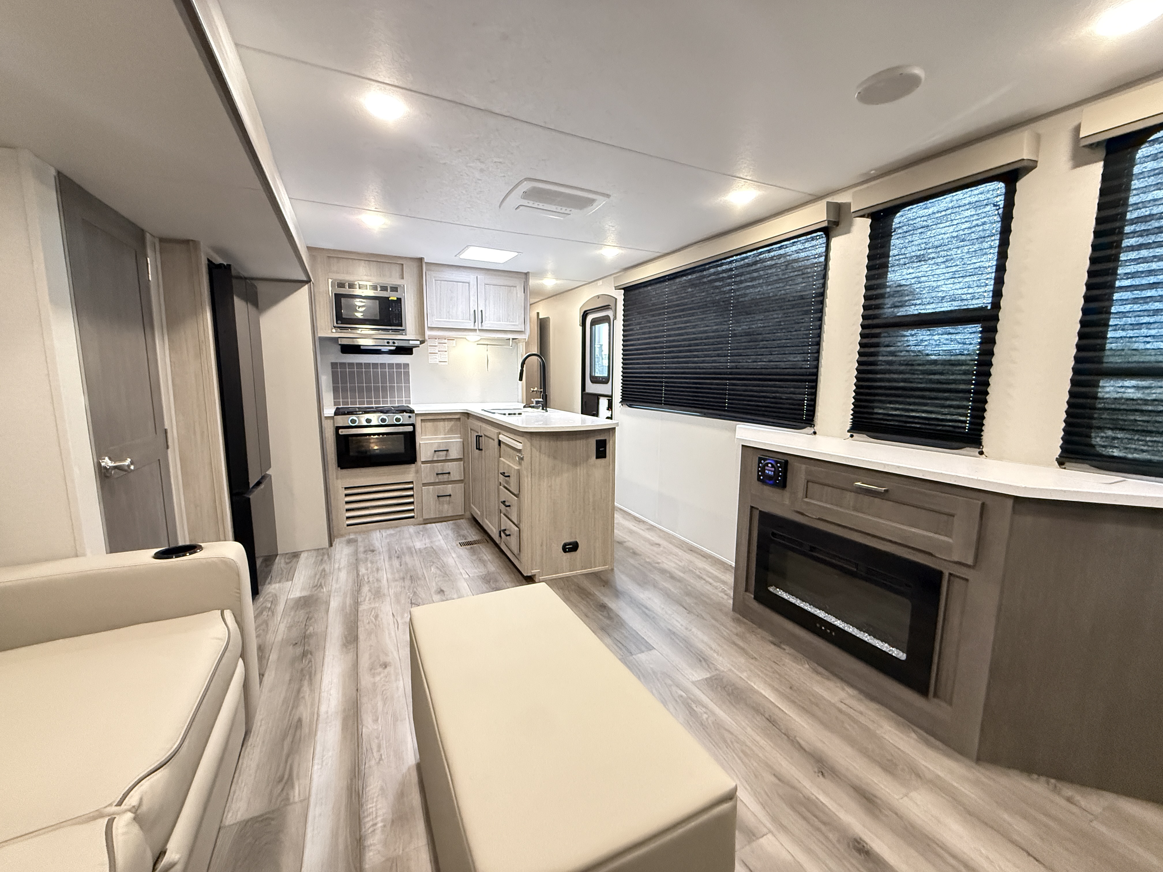 2026 Coachmen Catalina Legacy Edition 283RNR - Image 18