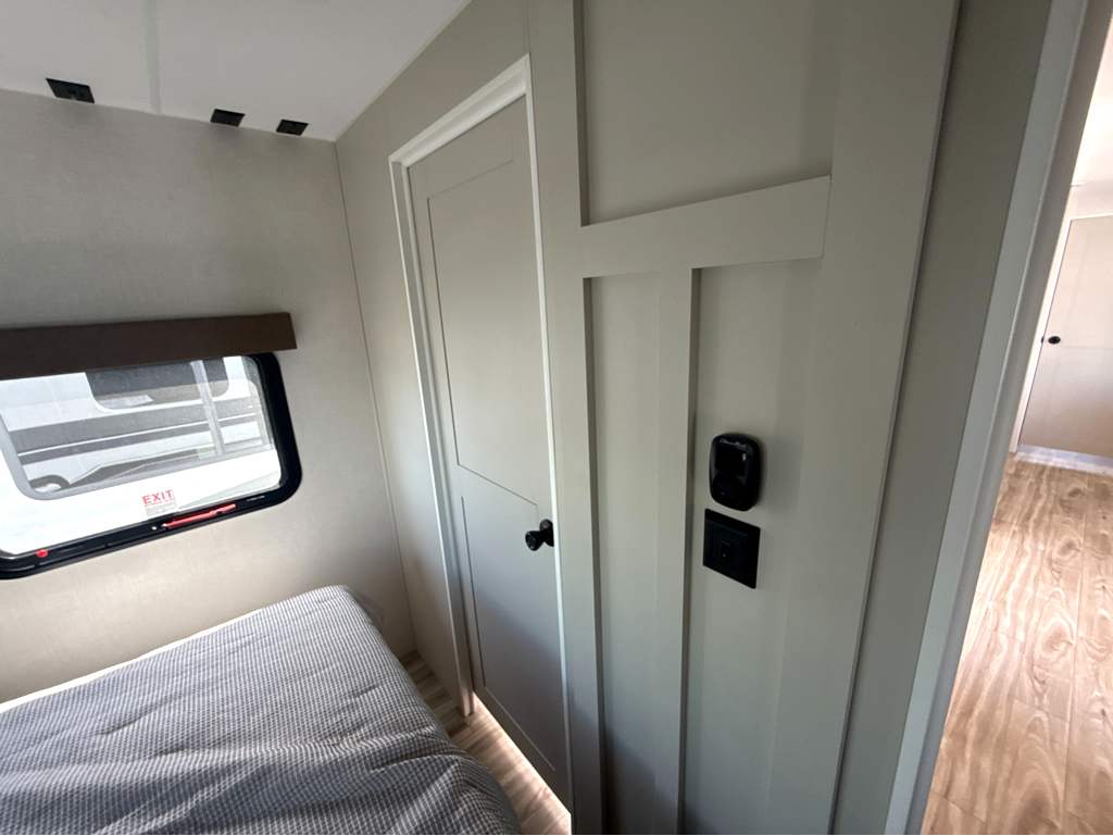 2027 VENTURE RV SPORTTREK 333VIK - Image 34