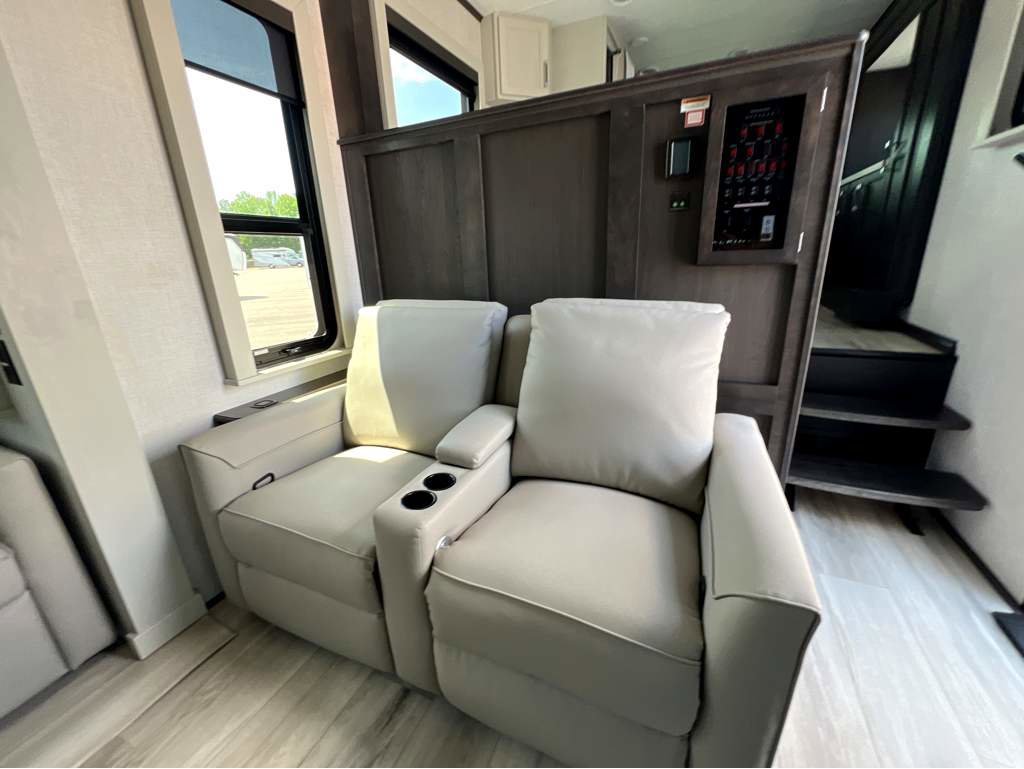 2025 Keystone ALPINE 3820FK - Image 10