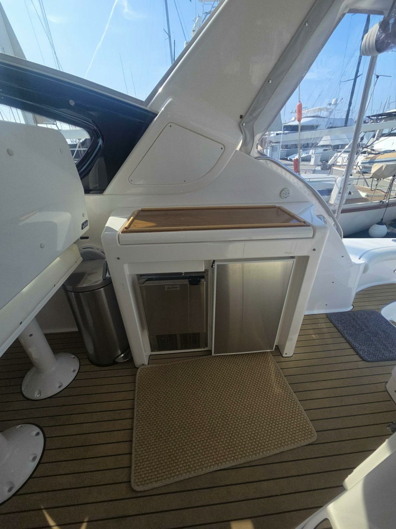 2001 TIARA - Image 14