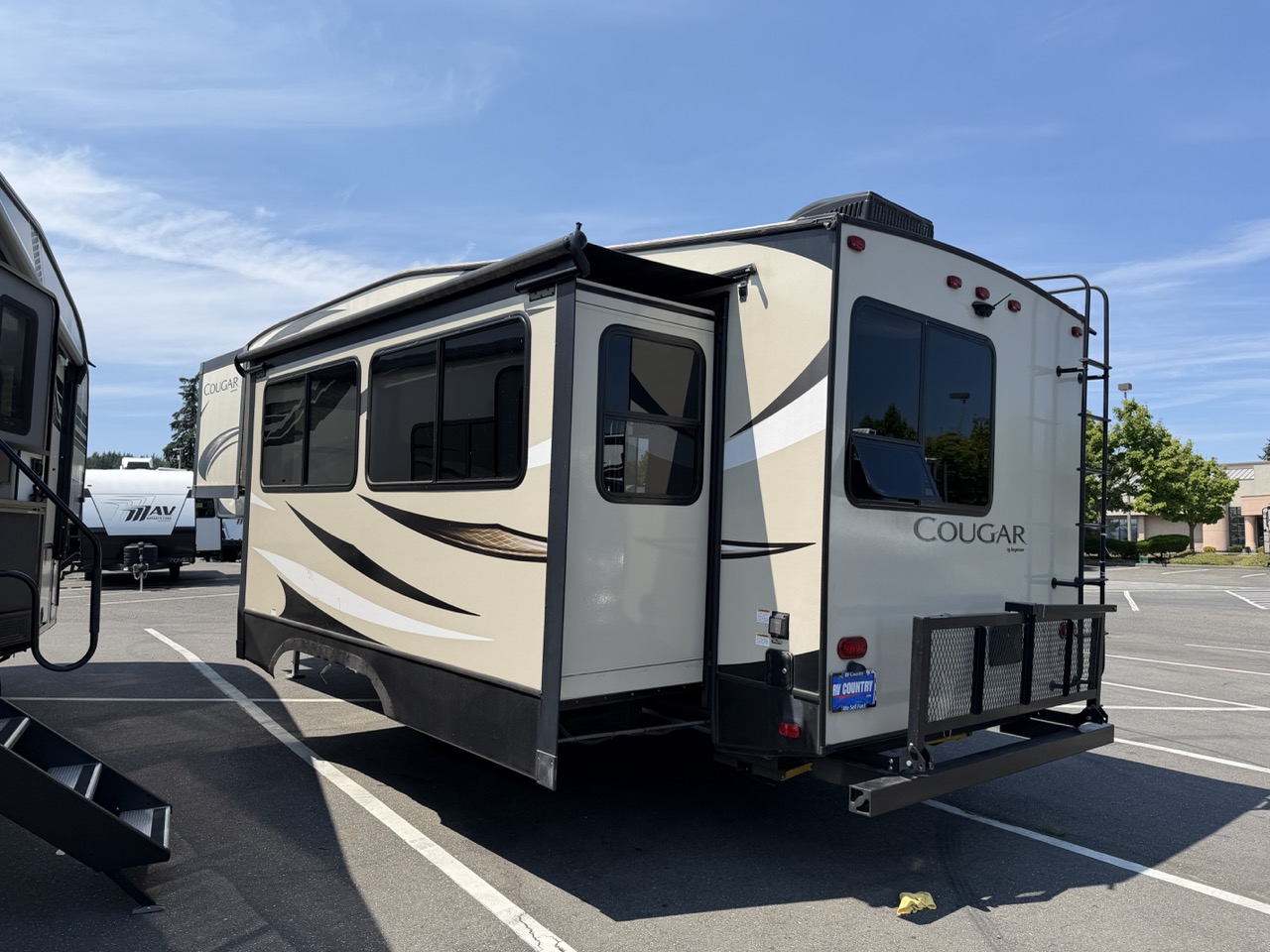 2019 Keystone Cougar Half-Ton West 25RESWE - Image 2