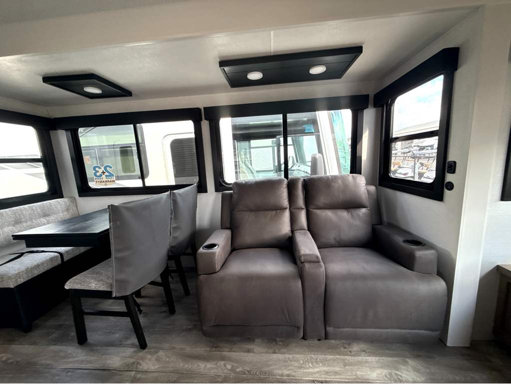 2027 JAYCO EAGLE 321RSTS - Image 12
