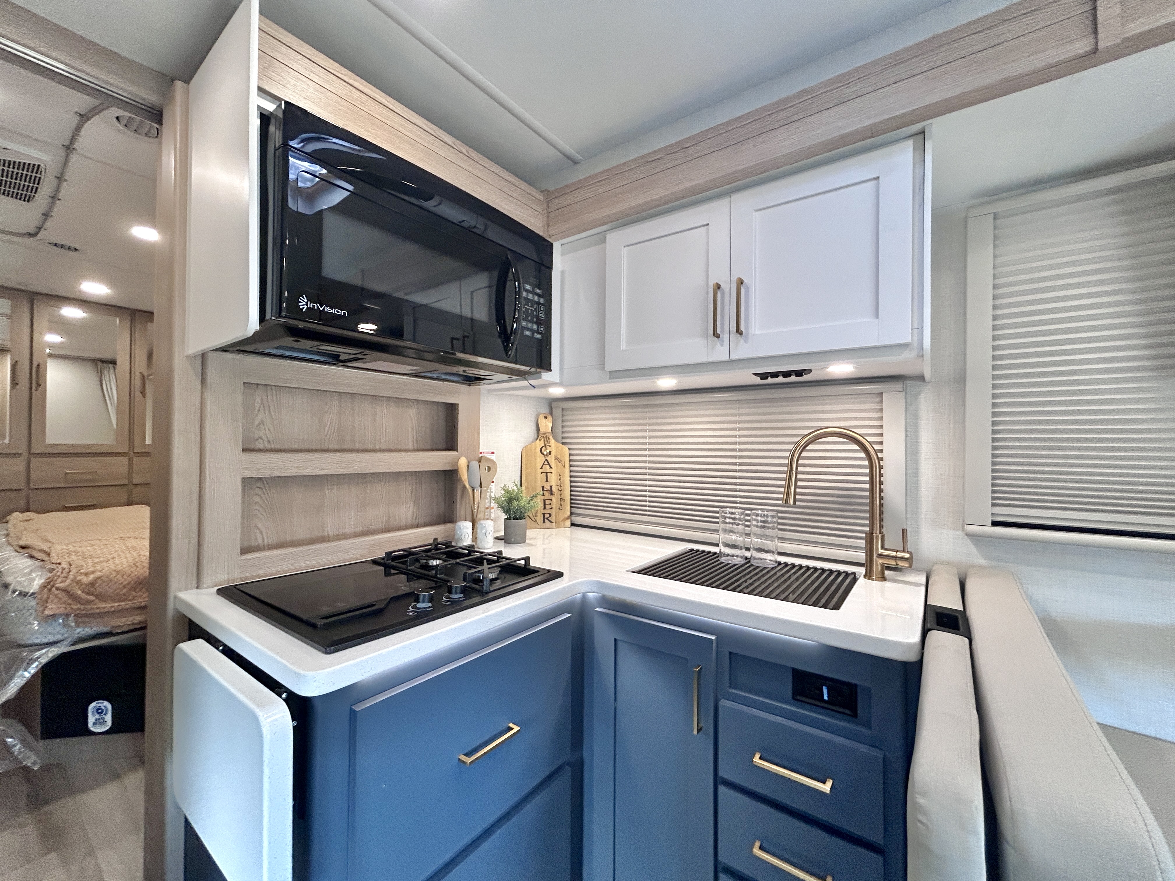2027 Thor Motor Coach QUANTUM KW29 - Image 12
