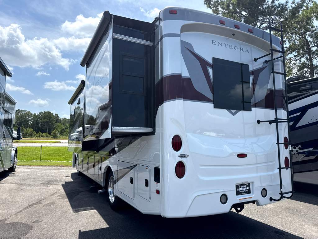 2027 ENTEGRA COACH VISION XL 31UL - Image 3