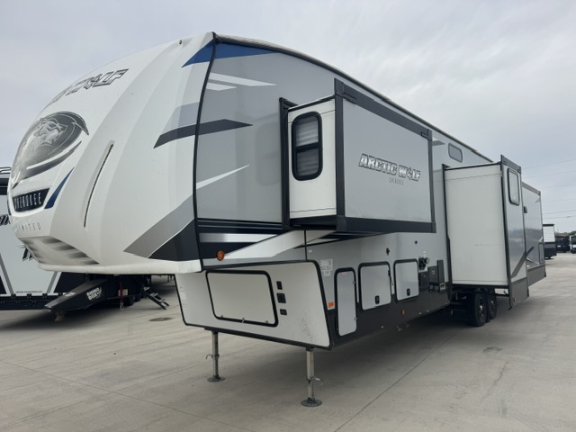 2022 Forest River Cherokee Arctic Wolf 3880 SUITE - Image 7