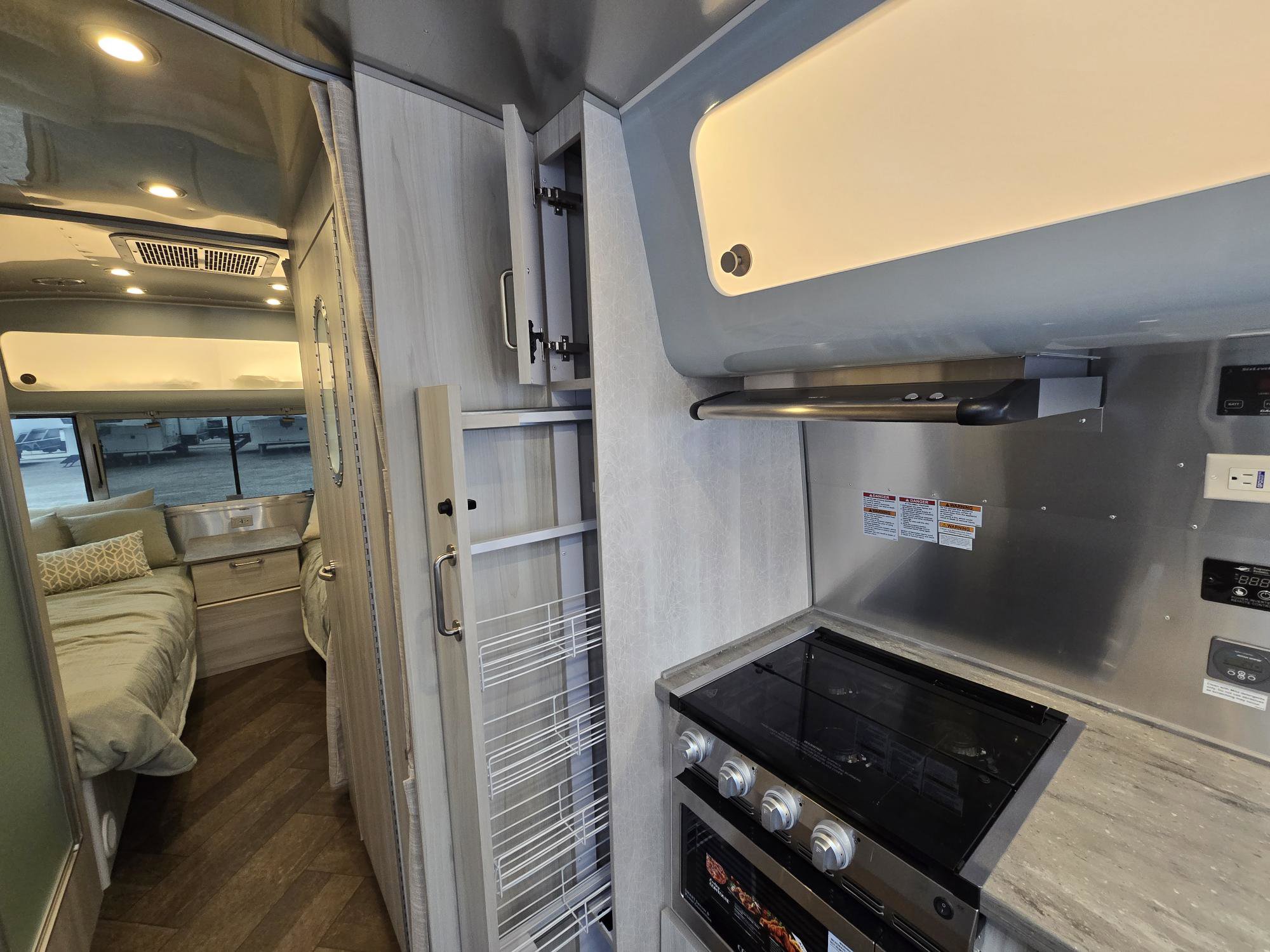 2026 Airstream International 25FB - Image 19