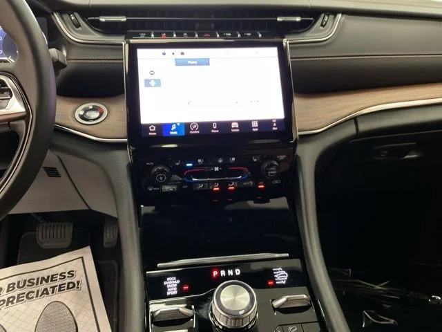 2025 Jeep Grand-Cherokee-L Laredo Altitude 4x4 - Image 16