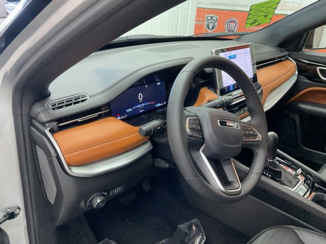 2025 Jeep Compass Limited 4x4 - Image 12