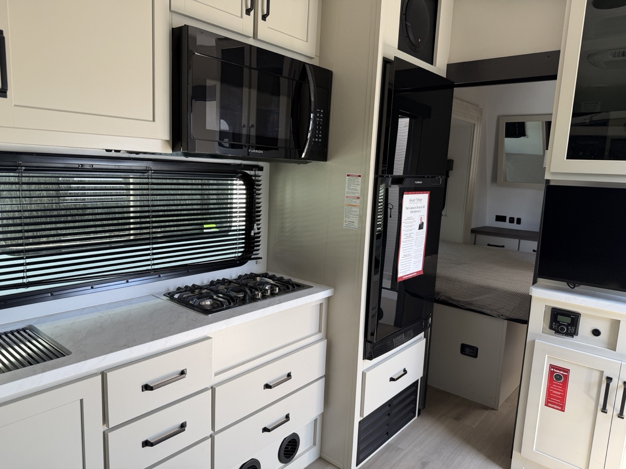 2026 Grand Design Momentum G-Class 21G - Image 12