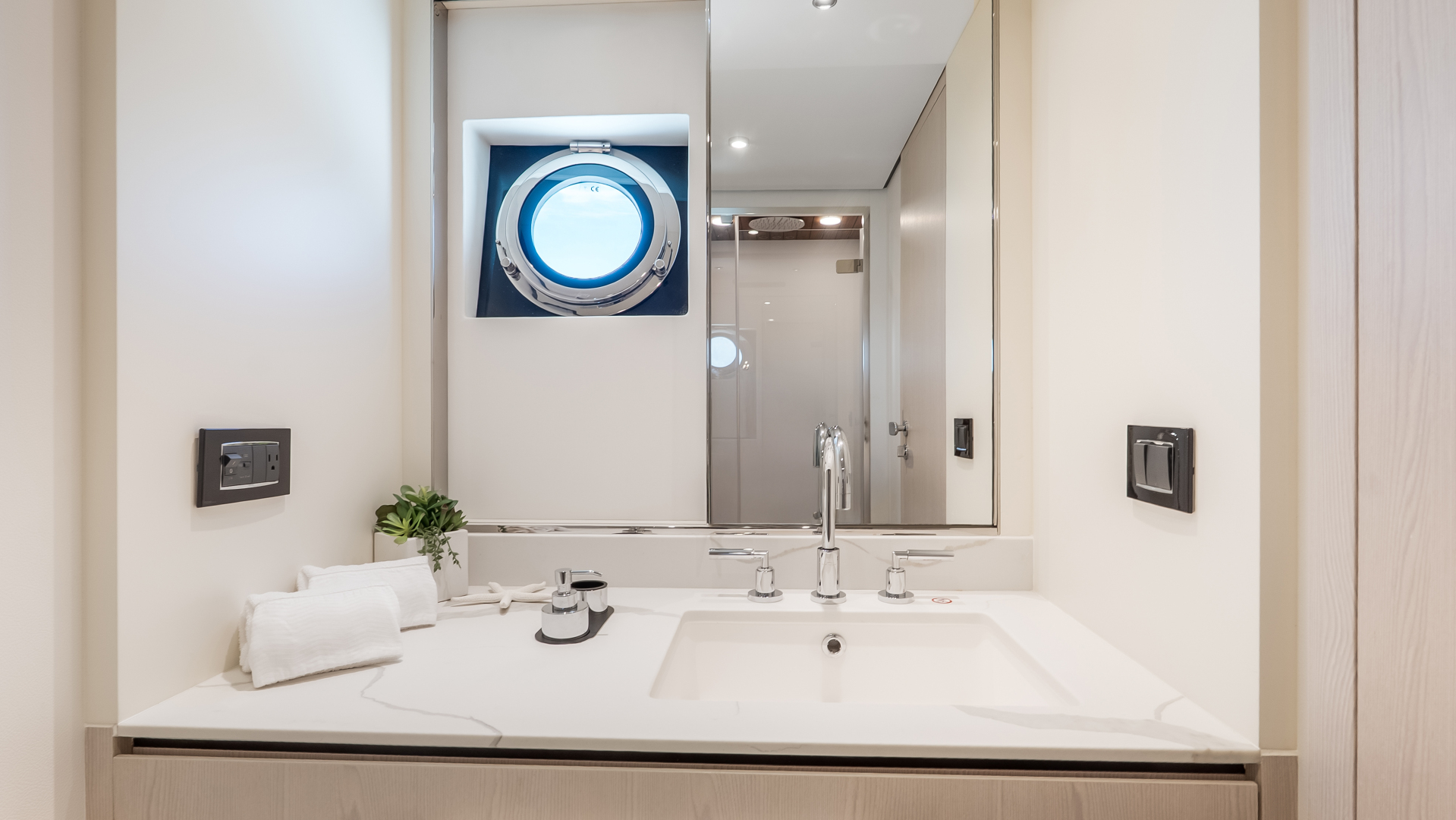 2025 Azimut 78 FLY - Image 33