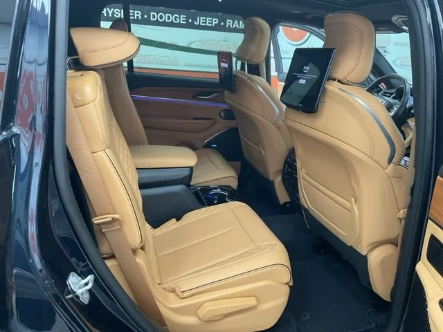 2024 Jeep Grand-Cherokee-L Laredo Altitude 4x4 - Image 26