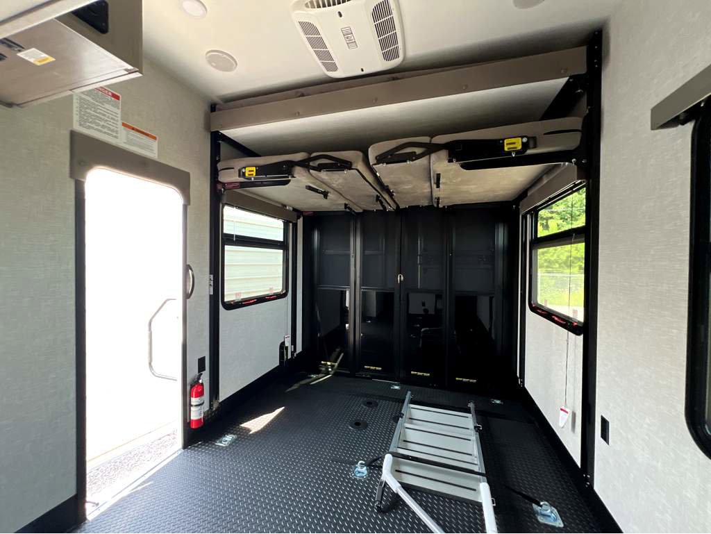 2025 JAYCO SEISMIC 4113 - Image 14