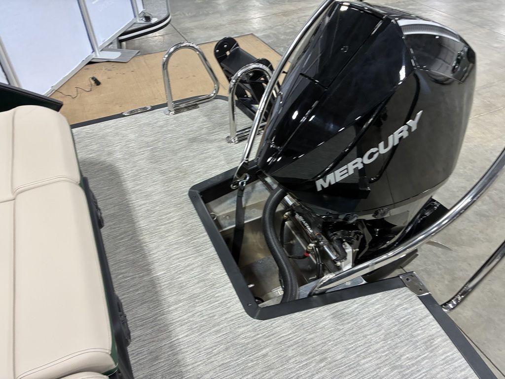 2026 Bennington 24MCSB Carbon Fiber Arch Tritoon Pontoon - Image 29