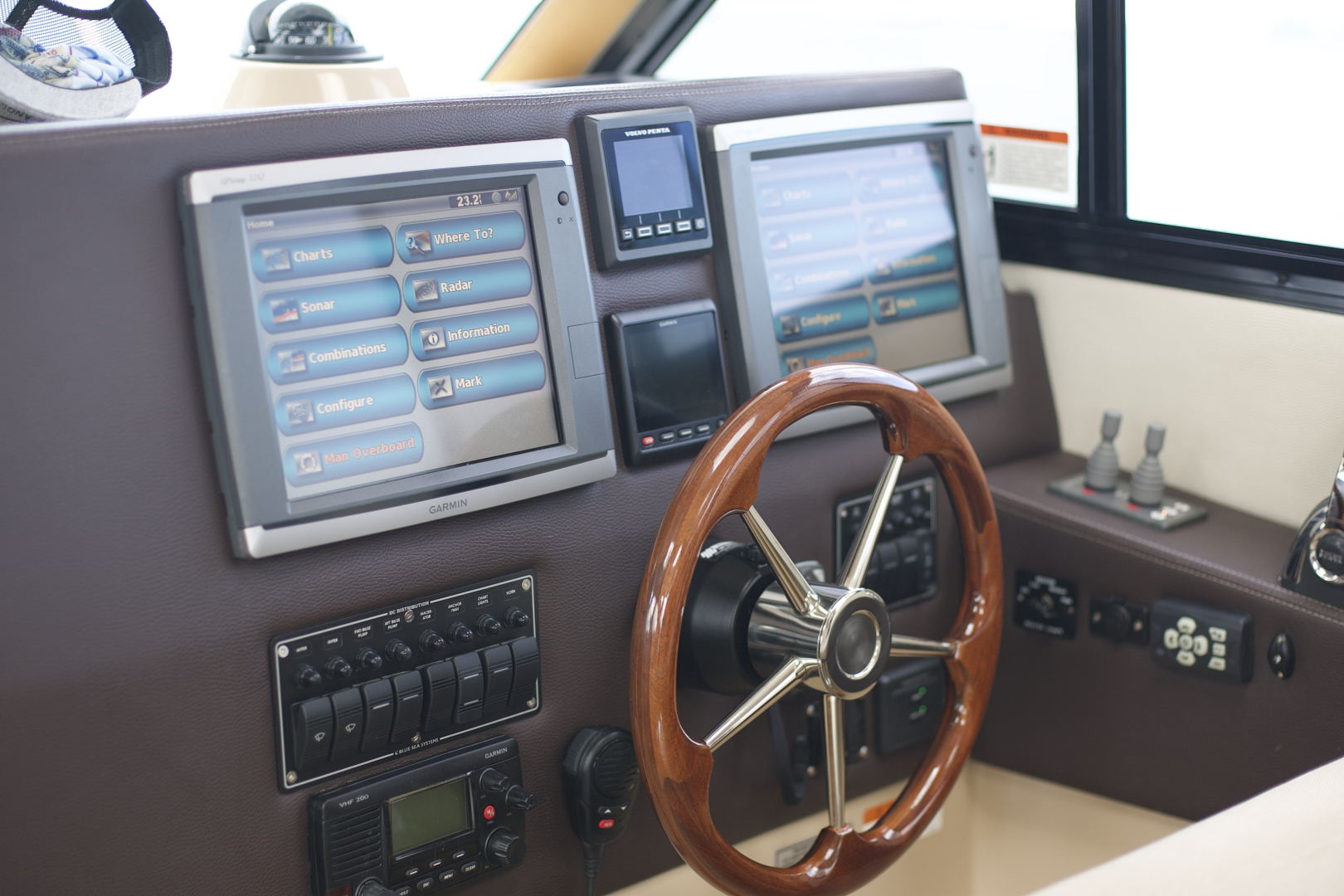 2015 Cutwater 30 Sedan - Image 3