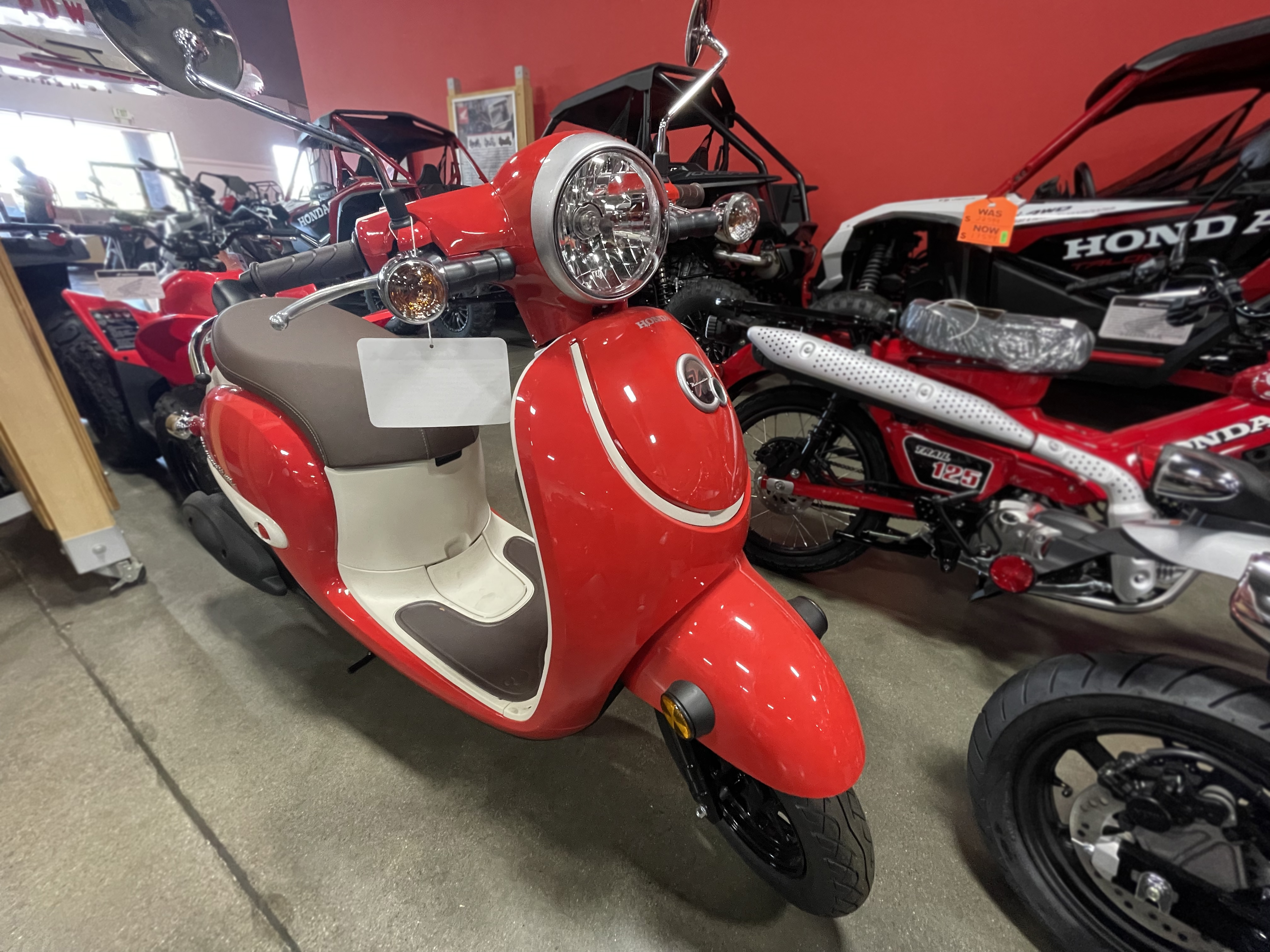 2025 Honda Metropolitan - Image 4