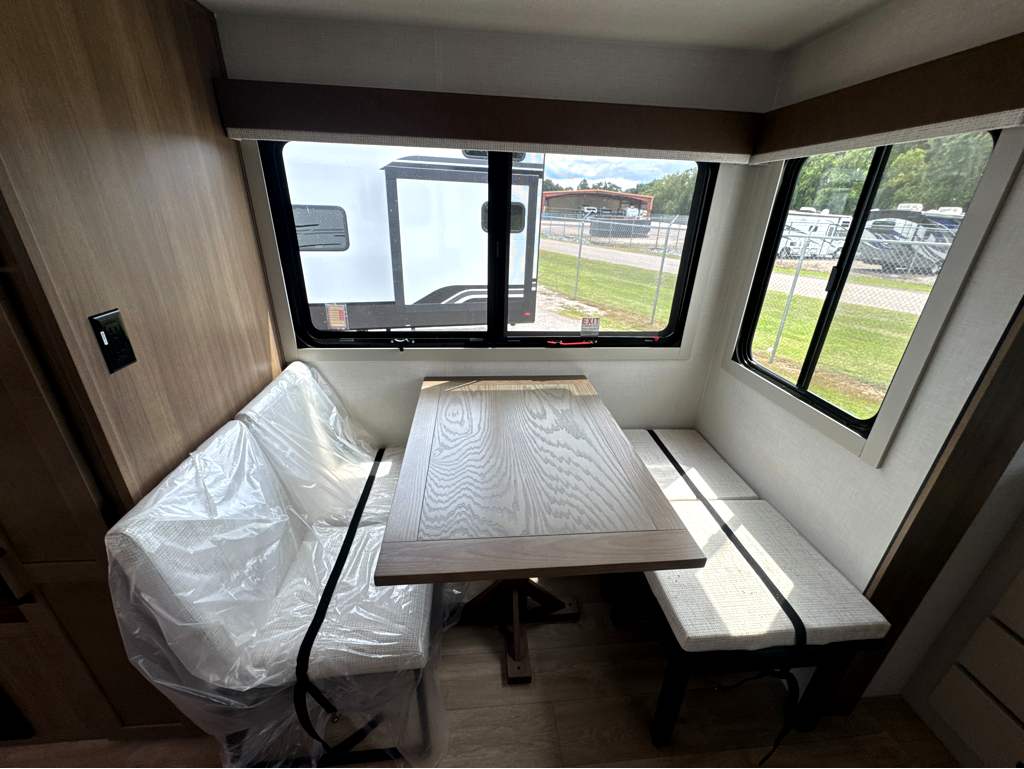 2027 VENTURE RV SPORTTREK 353VRK - Image 15