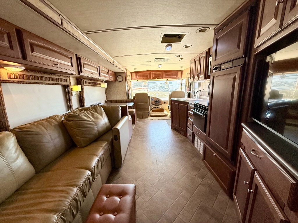 2011 Winnebago Vista 35F - Image 17