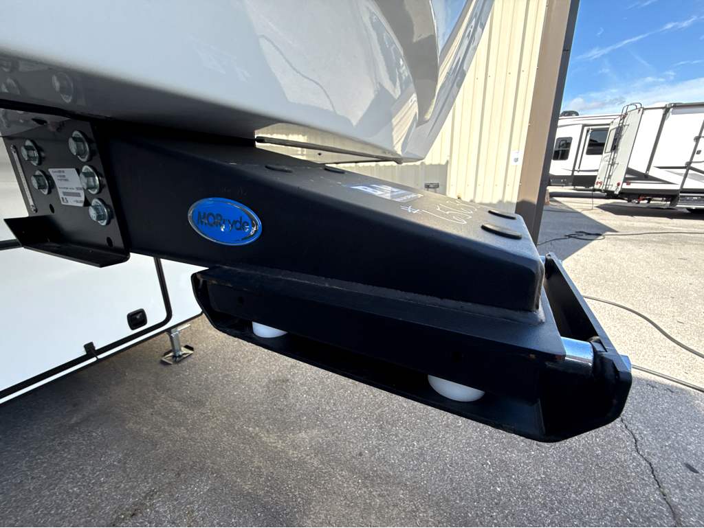 2026 VENTURE RV SPORTTREK 365VFL - Image 7