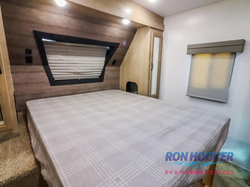 2023 PALOMINO 208SS - Image 21