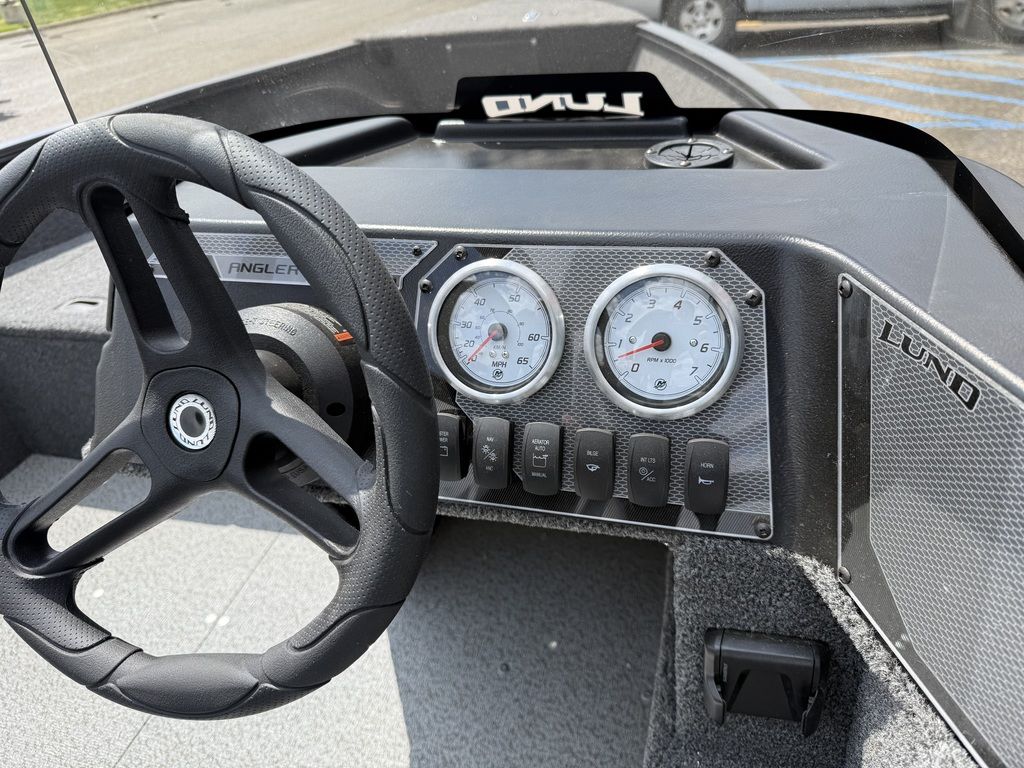 2026 Lund 1650 Angler SS - Image 10