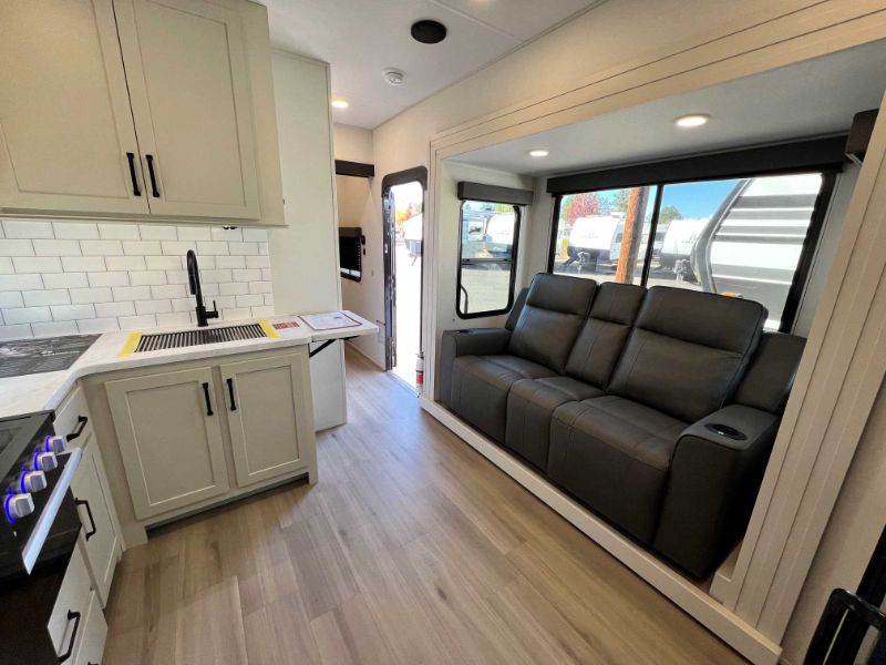 2026 Grand Design Momentum G-Class 29GS - Image 9