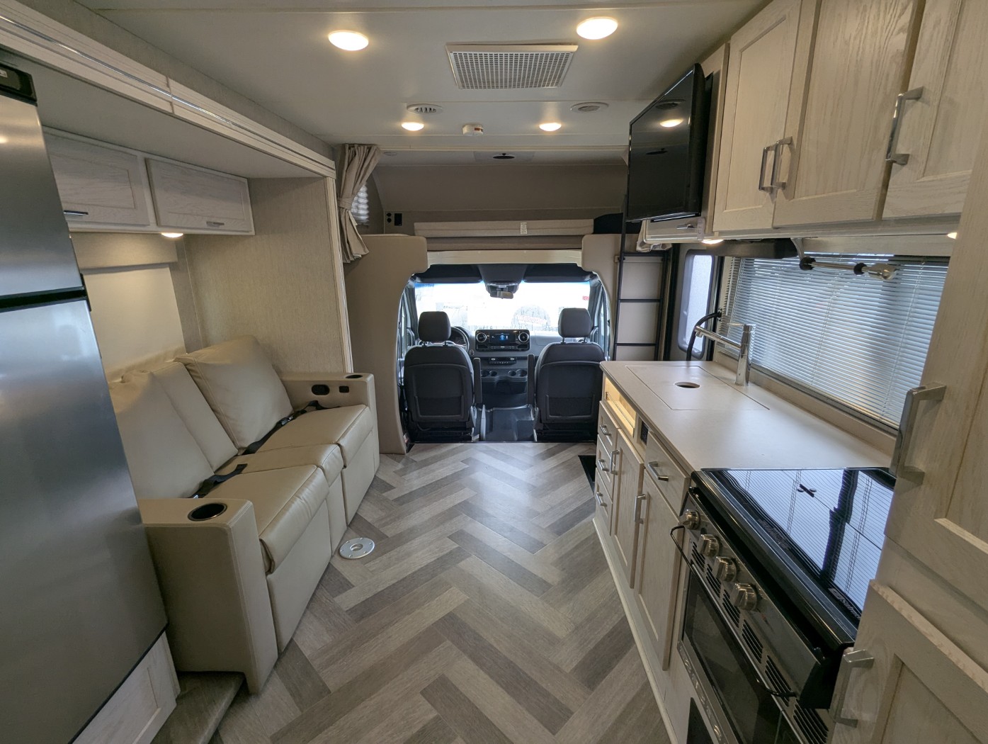 2024 Winnebago Vita 24P - Image 20