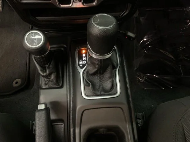 2023 Jeep Gladiator Crew Cab Sport S 4WD - Image 19