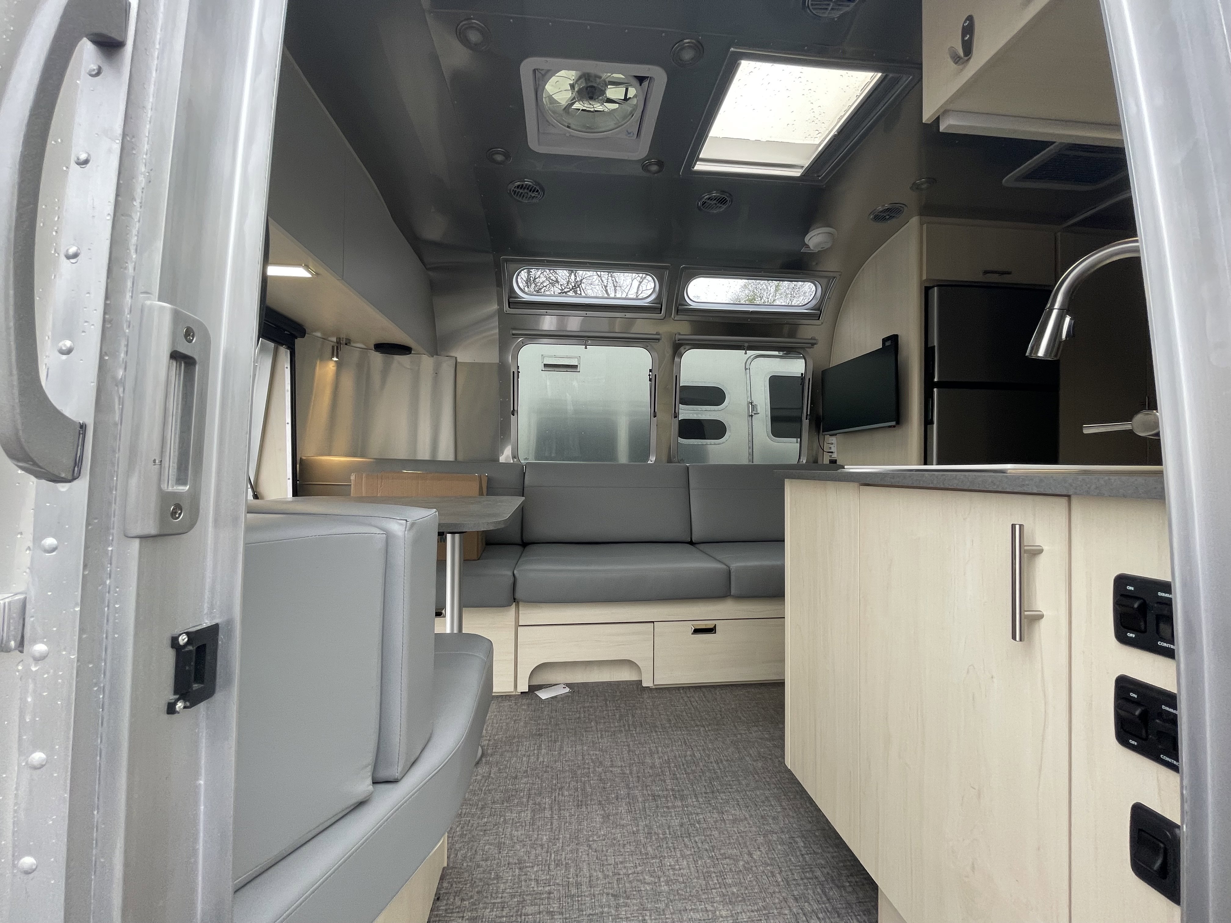 2026 AIRSTREAM FLYING CLOUD 25FBT - Image 9