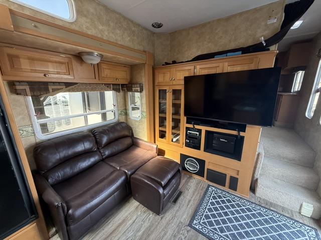 2008 Heartland Cyclone 4012 - Image 8