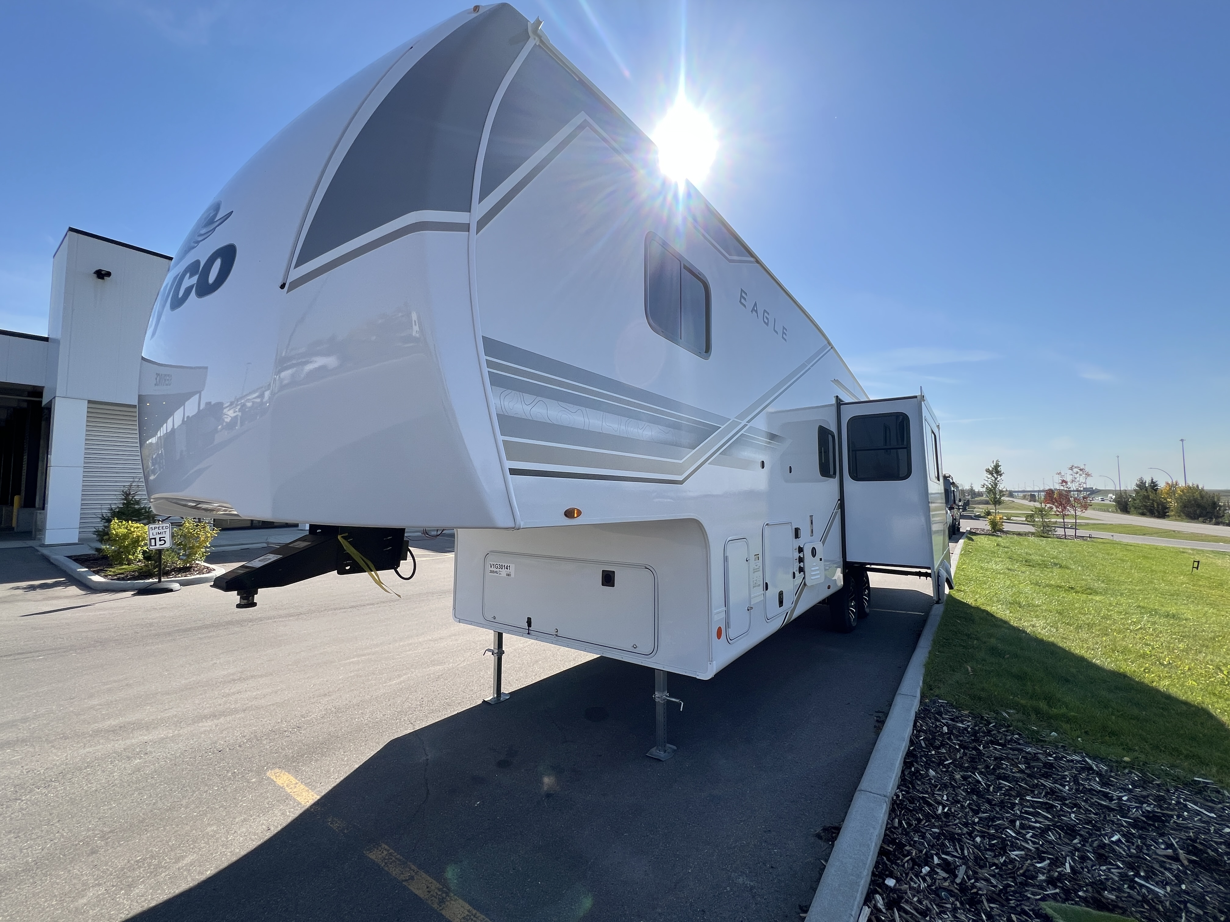 2027 Jayco Eagle SLE 28BHU - Image 6