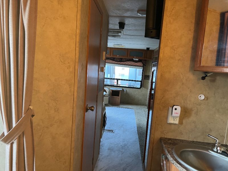 2008 Keystone Cougar 268RLS - Image 15