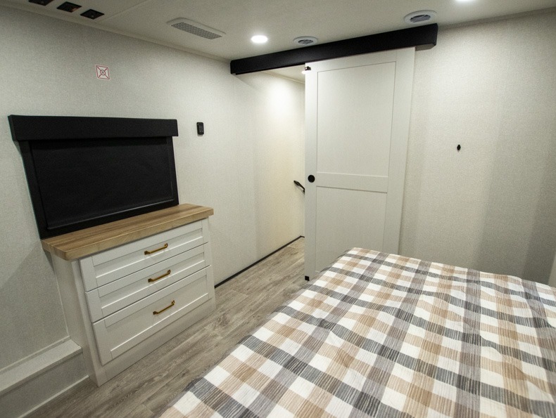 2026 Jayco Eagle 321RSTS - Image 23