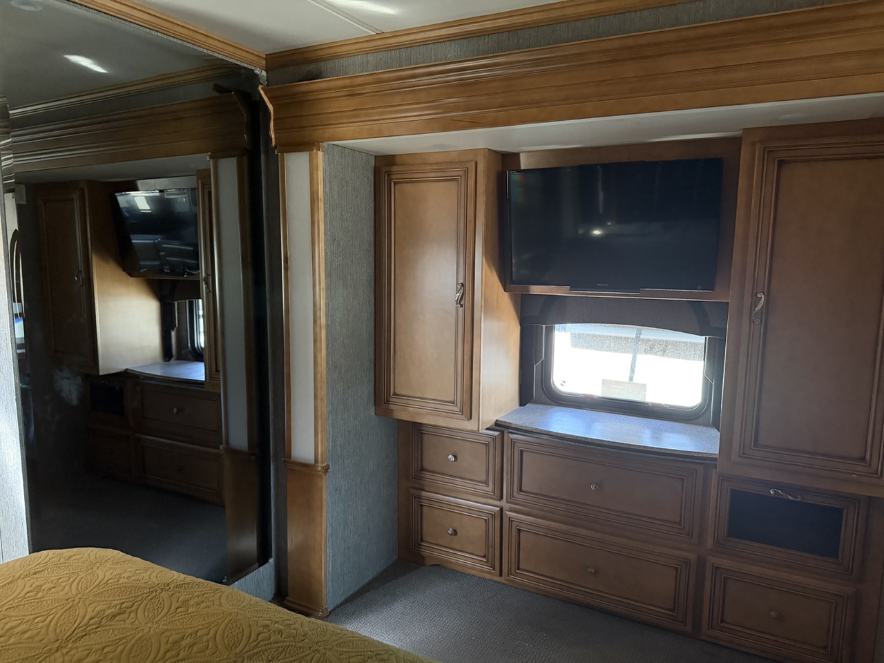2015 Newmar Ventana 3636 - Image 15