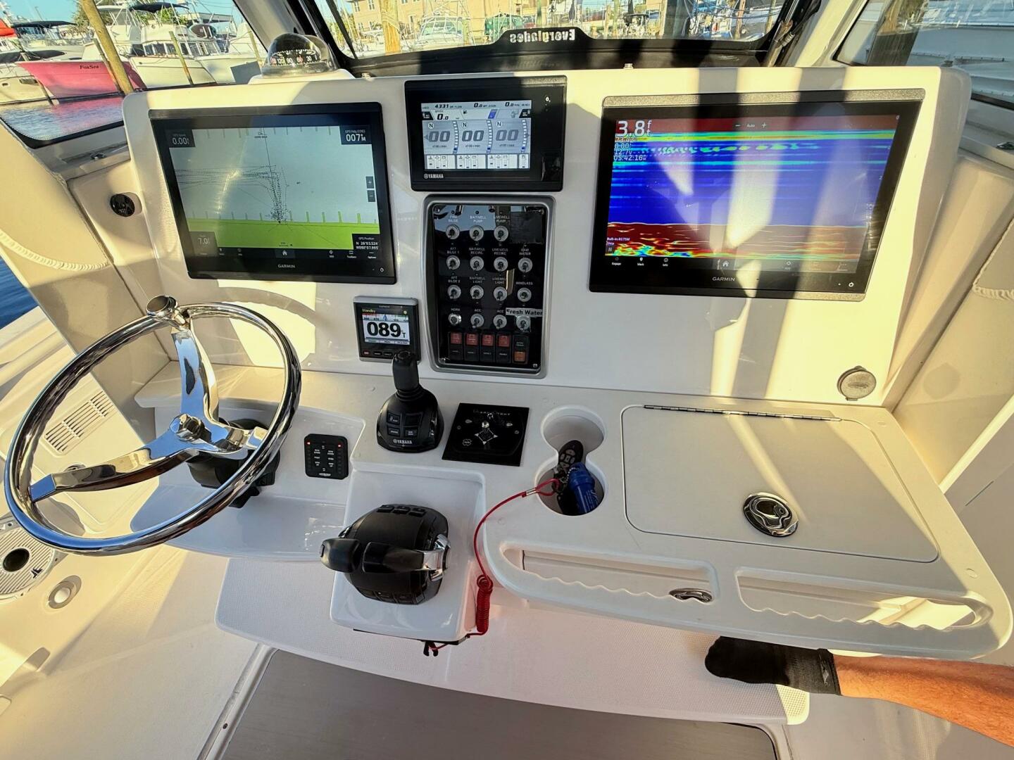 2014 Everglades 355 Center Console - Image 23