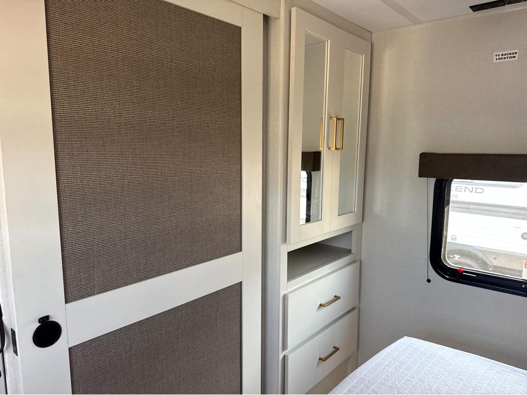 2027 GRAND DESIGN TRANSCEND 295QBT - Image 29