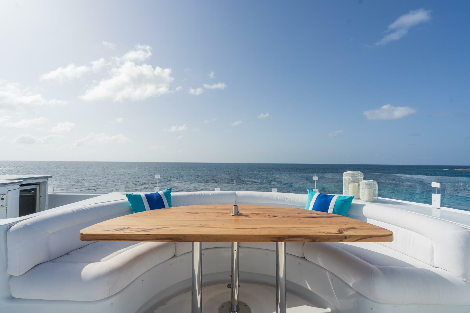 2001 Westship Skylounge - Image 51