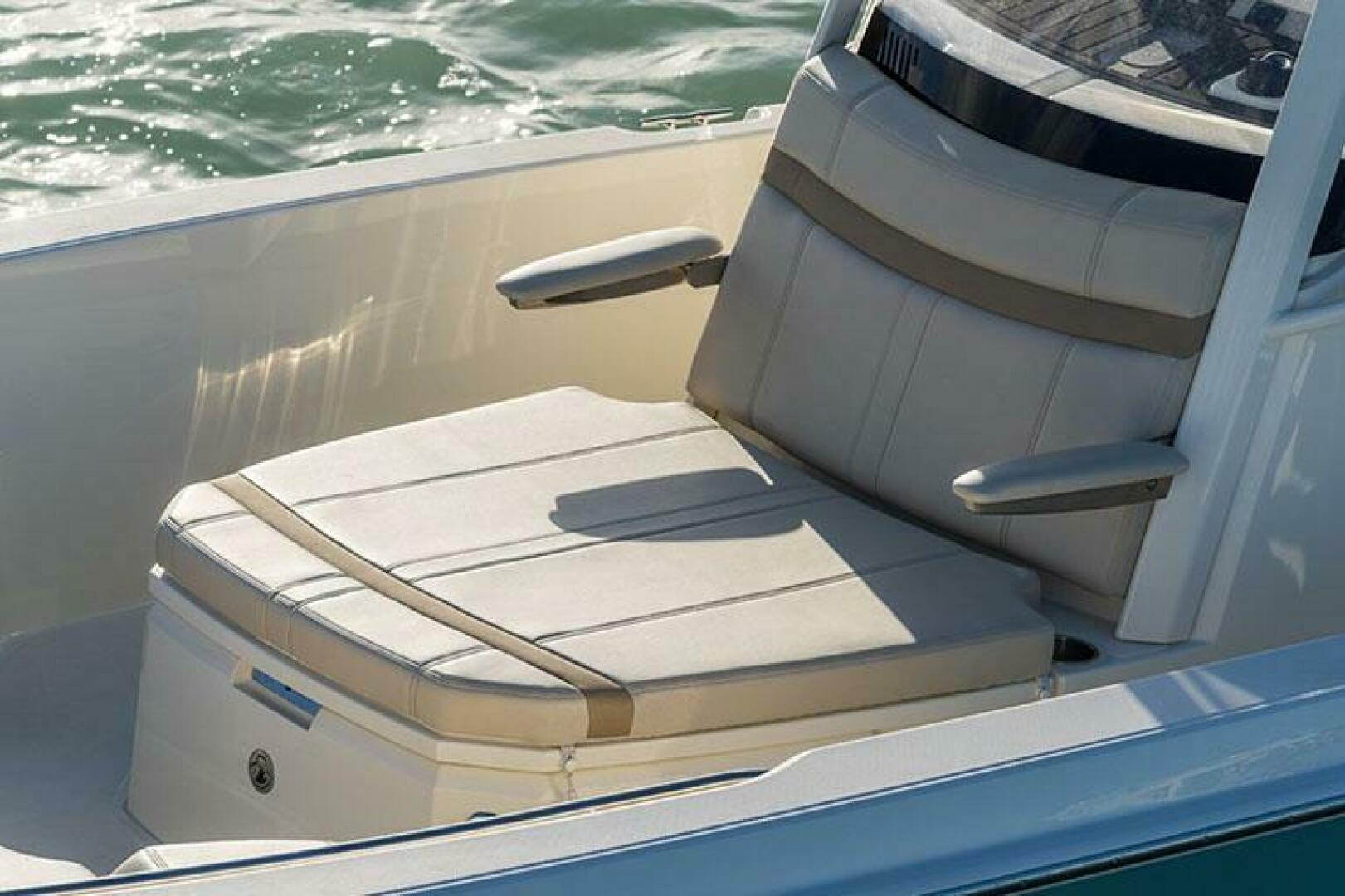 2022 Boston Whaler 250 DAUNTLESS Base - Image 18
